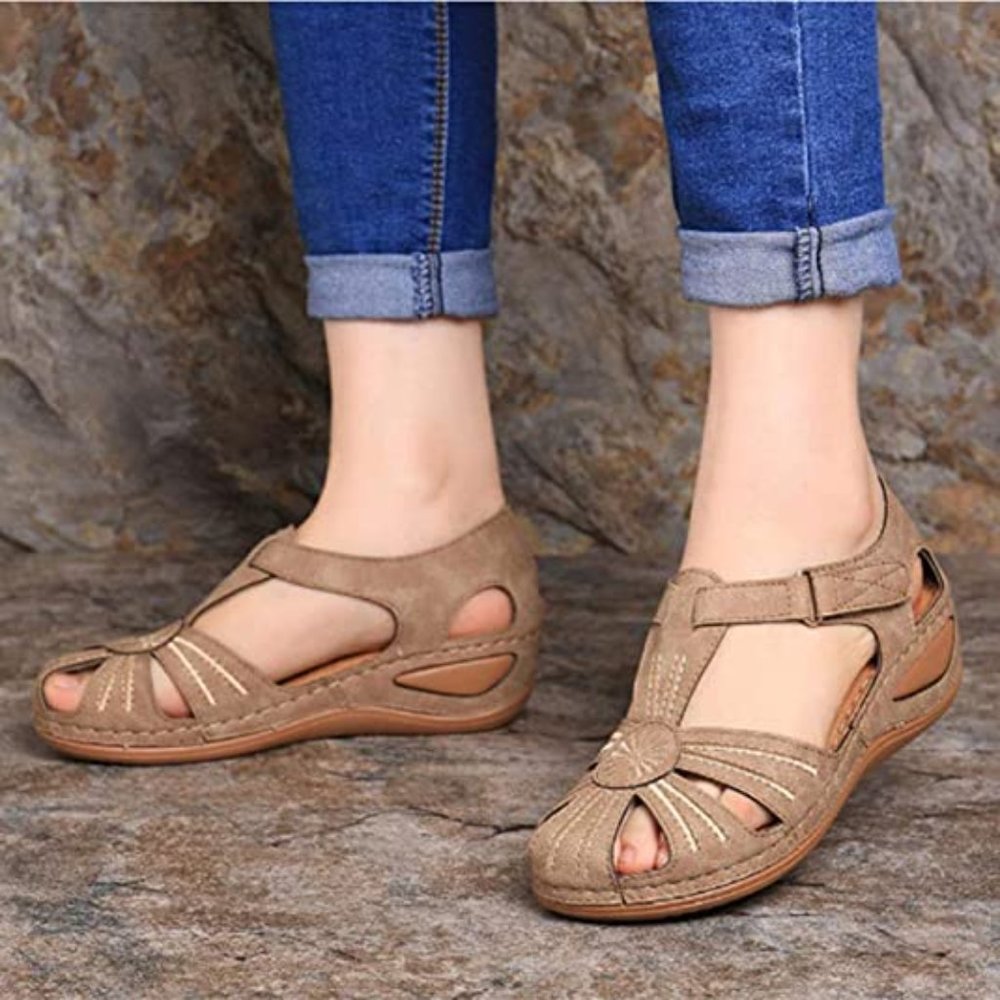 NIB/NWT Womens Sandals with Velcro Straps